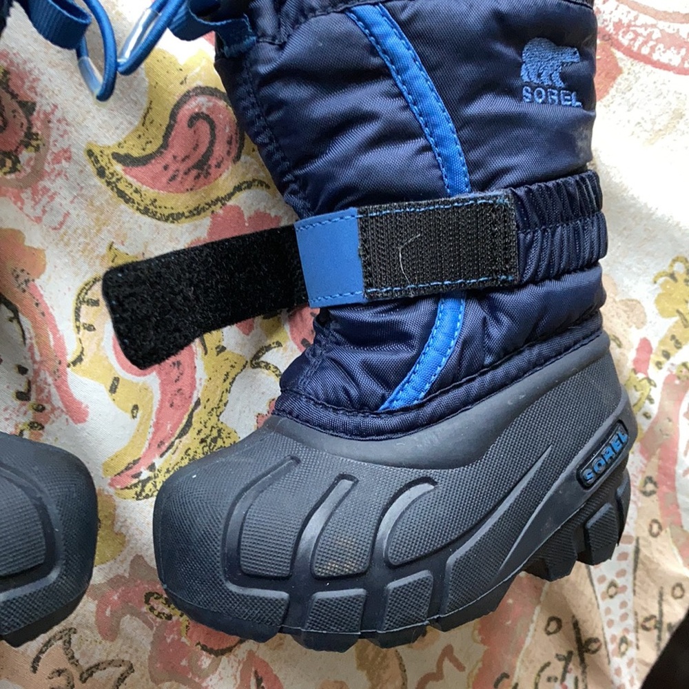Sorel Kids Boots in Navy and Black - Picture 5 of 7